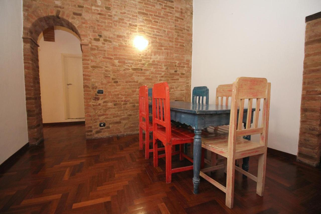 Logge Del Papa Apartment Siena Exteriör bild