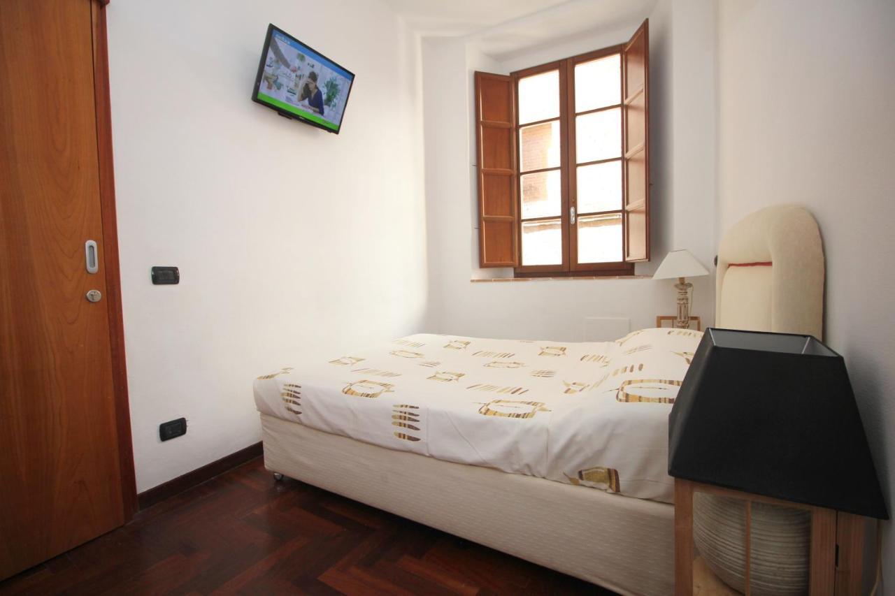 Logge Del Papa Apartment Siena Exteriör bild