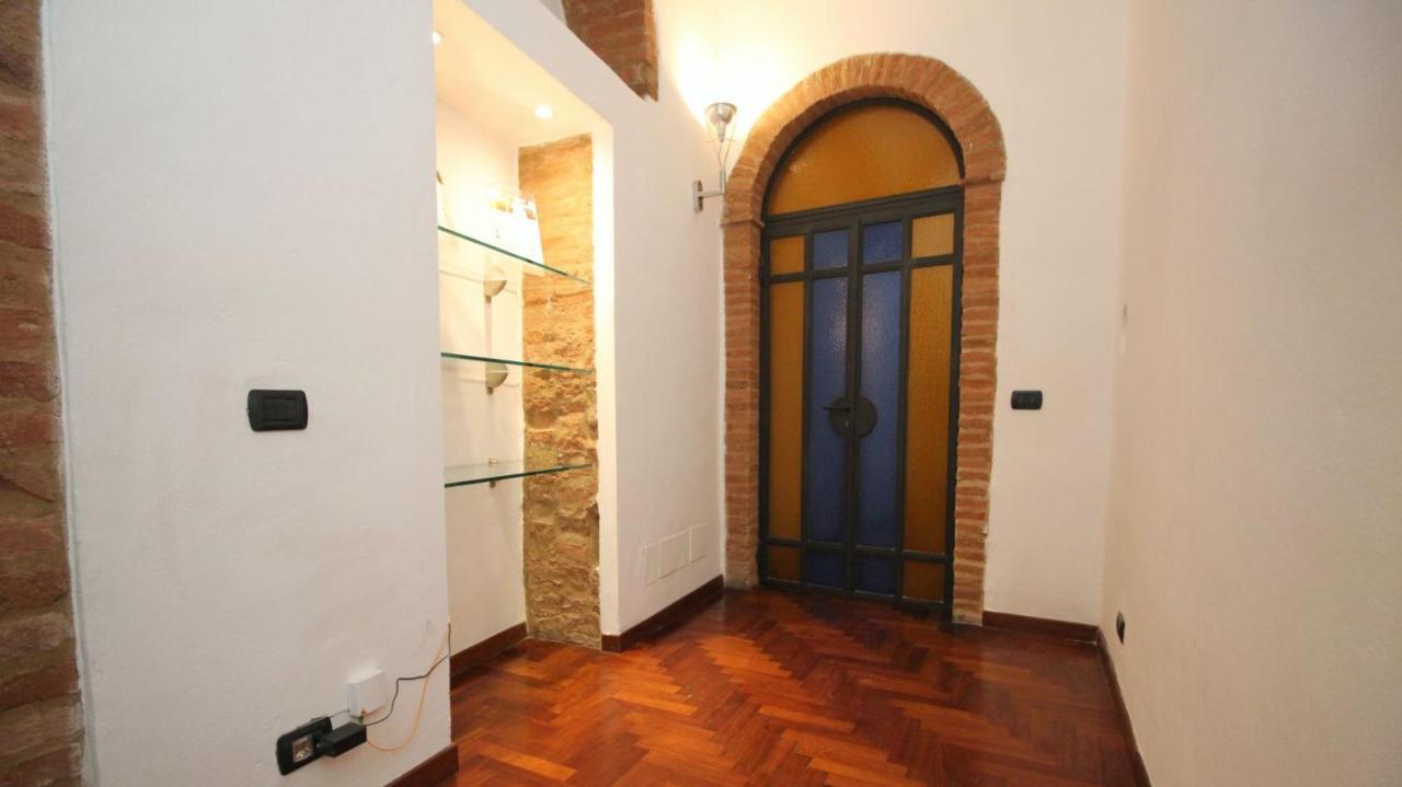 Logge Del Papa Apartment Siena Exteriör bild